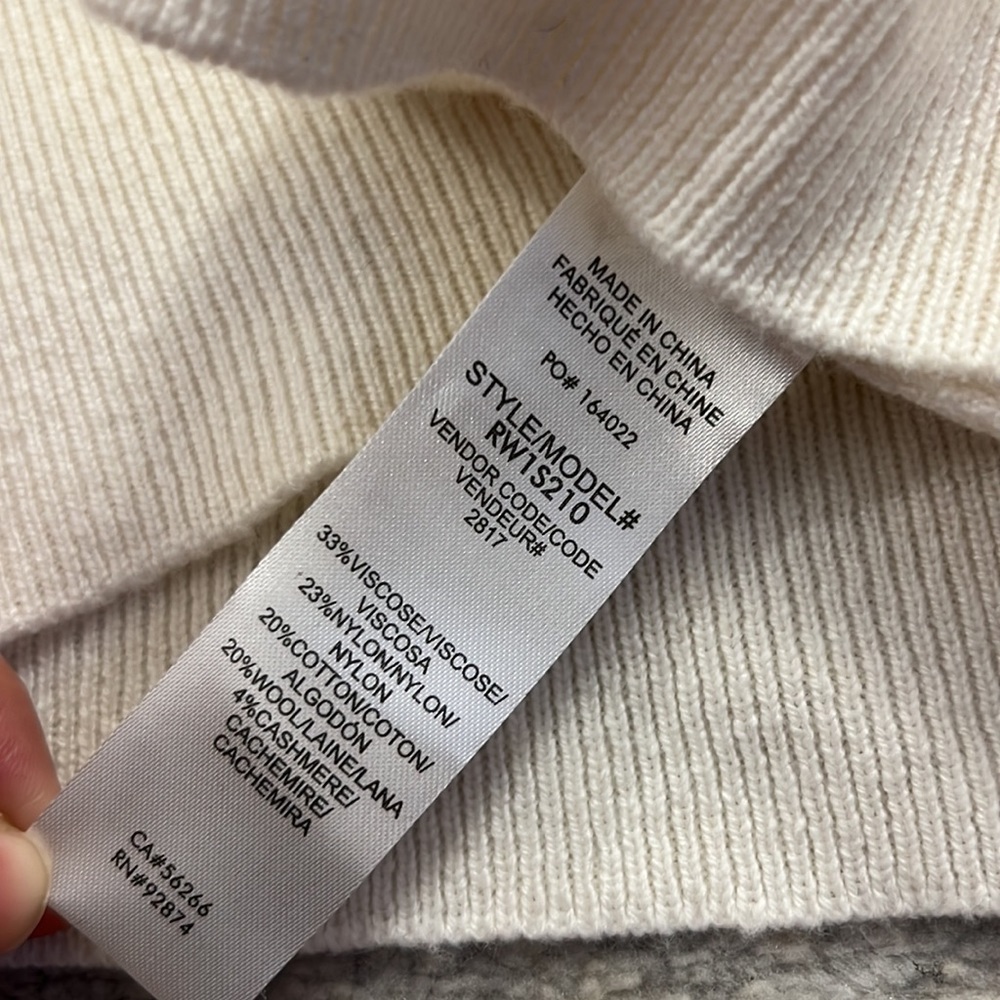 NWOT splendid heart sweater - Picture 4 of 5